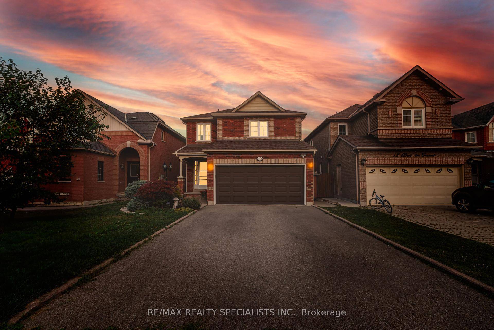 Welcome to this beautifully upgraded, open concept 4 3 bedroom and 4 full Bathrooms home with3additional versatile rooms ideal for a gym, office, or guest suite located in the highlysought ...