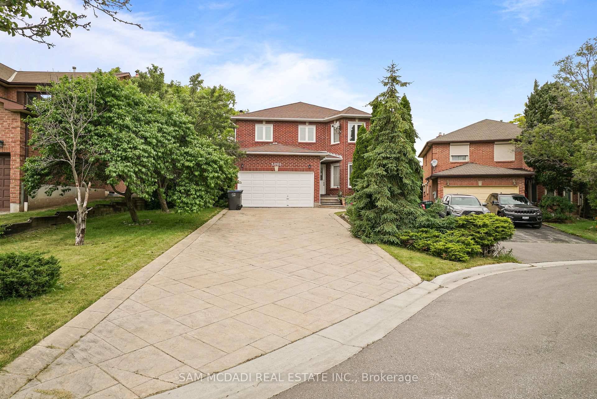 Welcome to this beautifully maintained 4 bedroom, 4 washrooms fully bricked home located on a quiet, family friendly court in the highly desirable Sherwood Forrest Village of Mississauga.