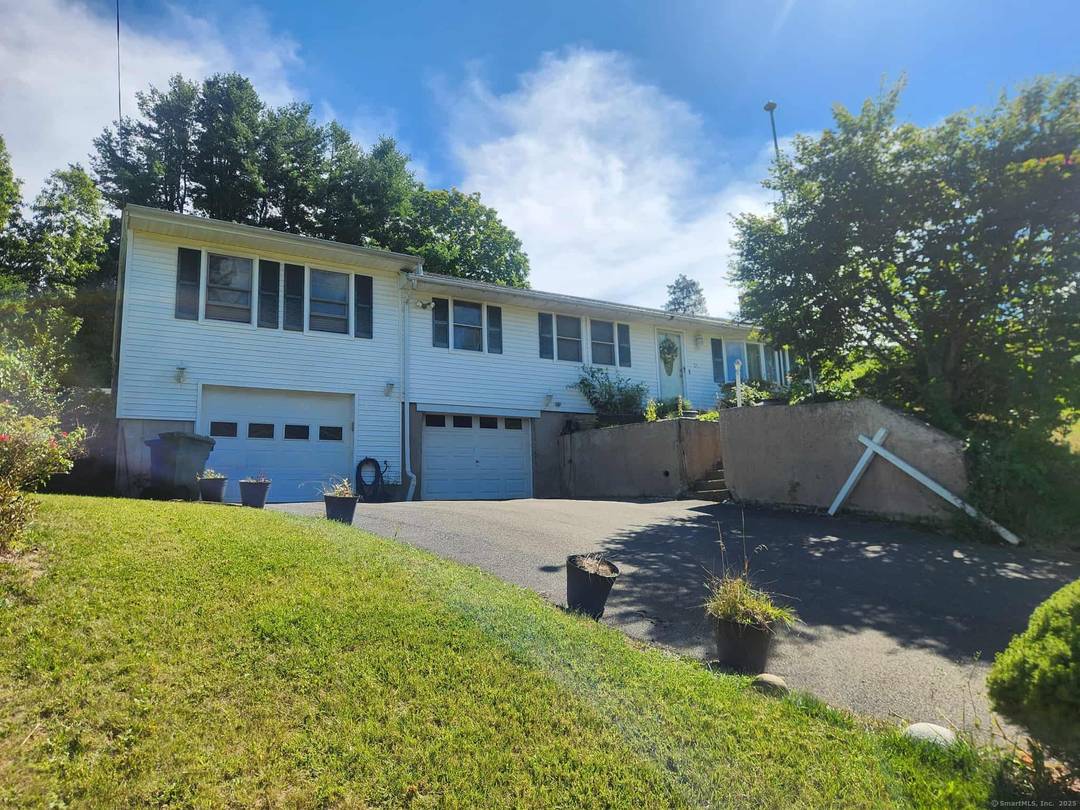 What an amazing ranch home stunningly beautiful wood floors this is living two amazing full baths 2 3 bedrooms lot 100'x180'x100'x180' living room with fireplace vinyl sided dining room fully ...