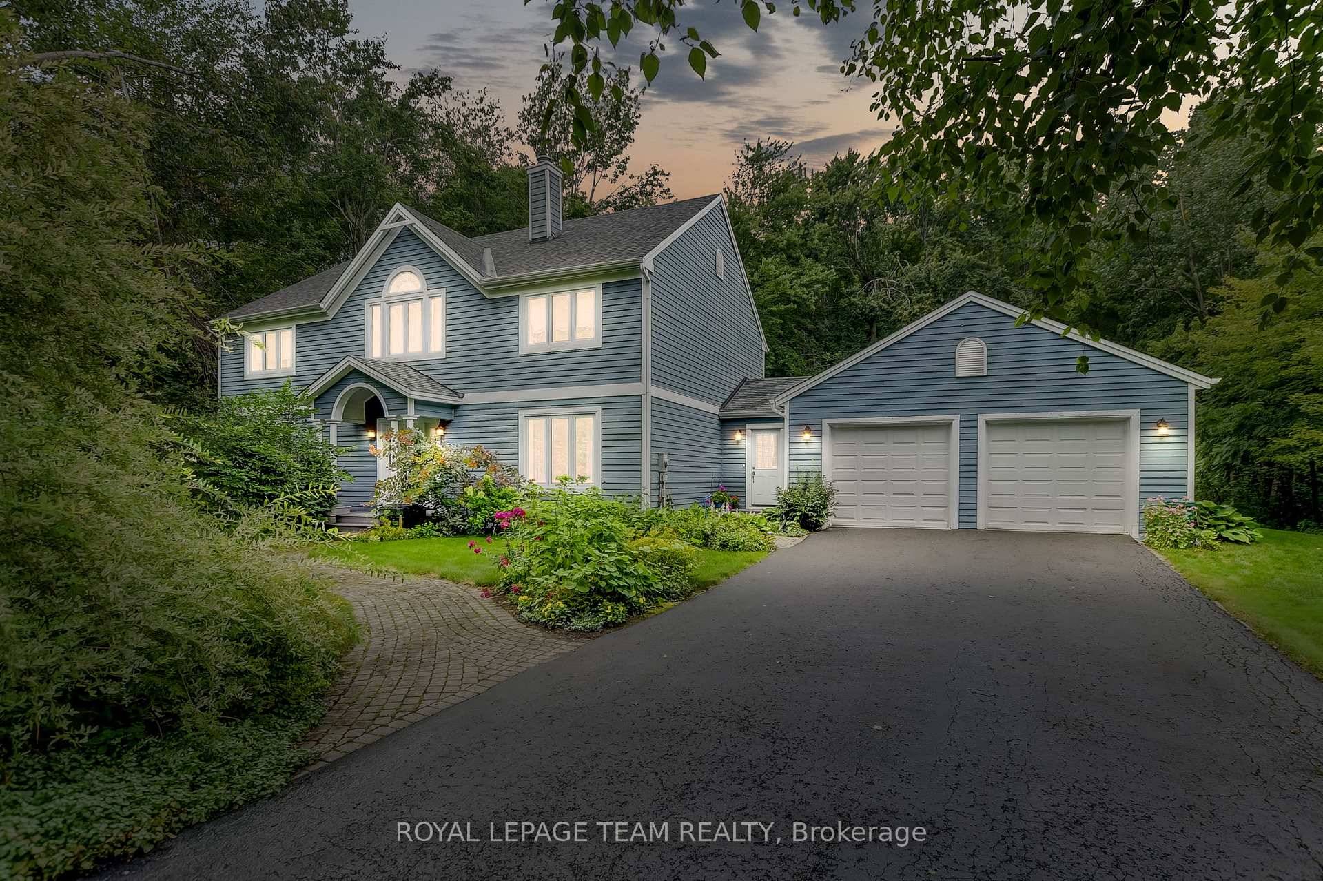 Set within an established subdivision in Manotick South, this well maintained home is situated on a treed estate lot of just over two acres.
