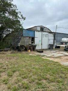 This 15, 000 sqft lot with a 2, 000 sqft metal building.