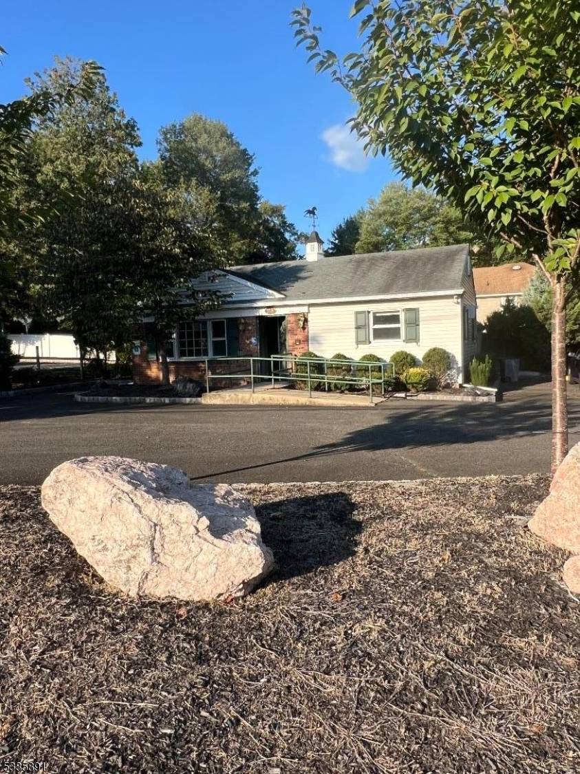 Prime Commercial Office Medical Building For Sale !