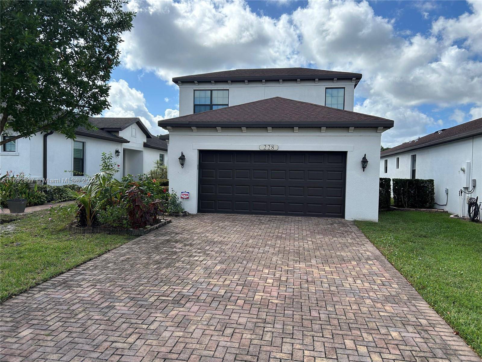 Welcome To Via Visconti Tesoro Preserve, Gated community !