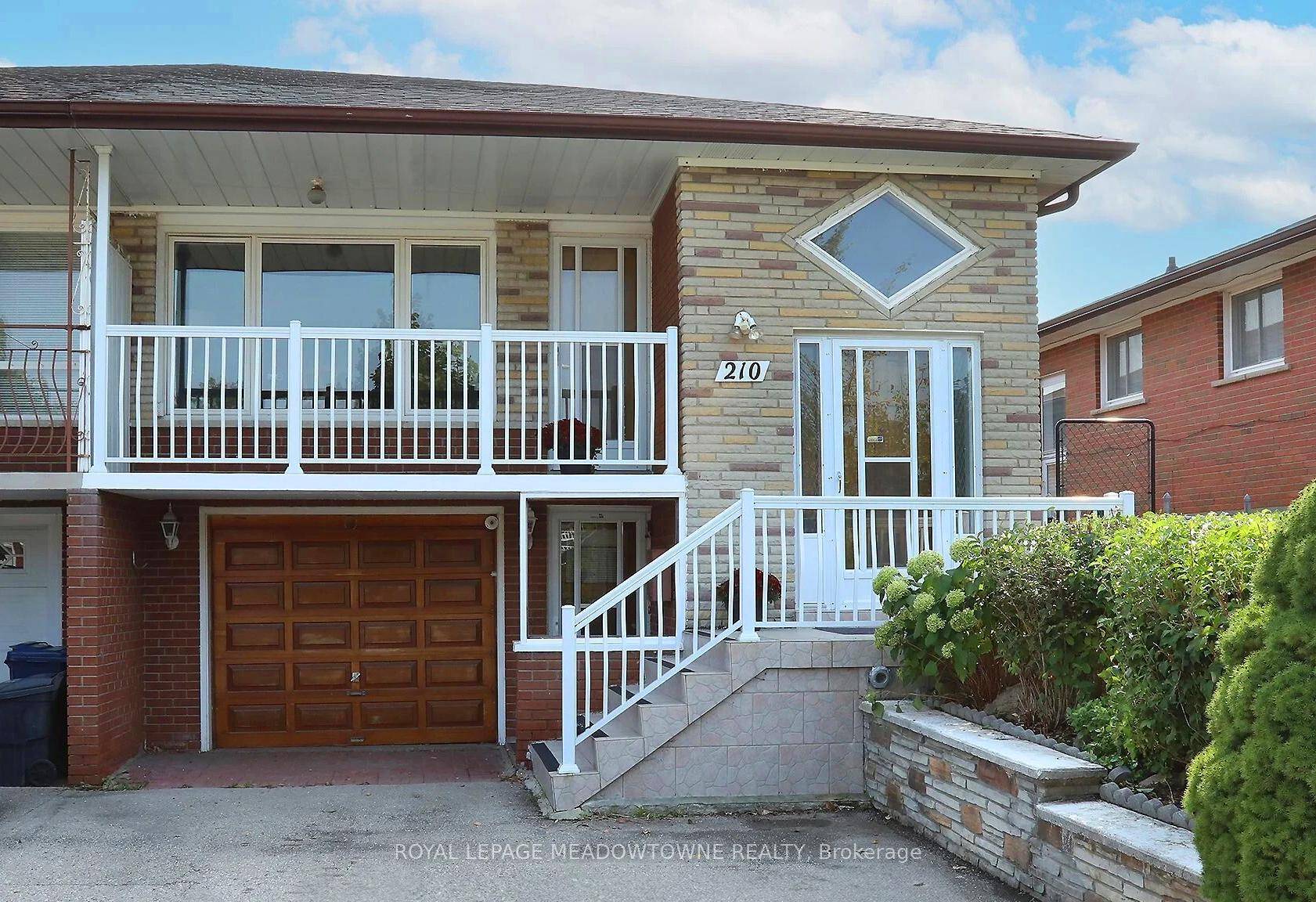 This charming 3 bedroom, 1 bathroom upper level unit offers a cozy and convenient living space in a family friendly neighbourhood.