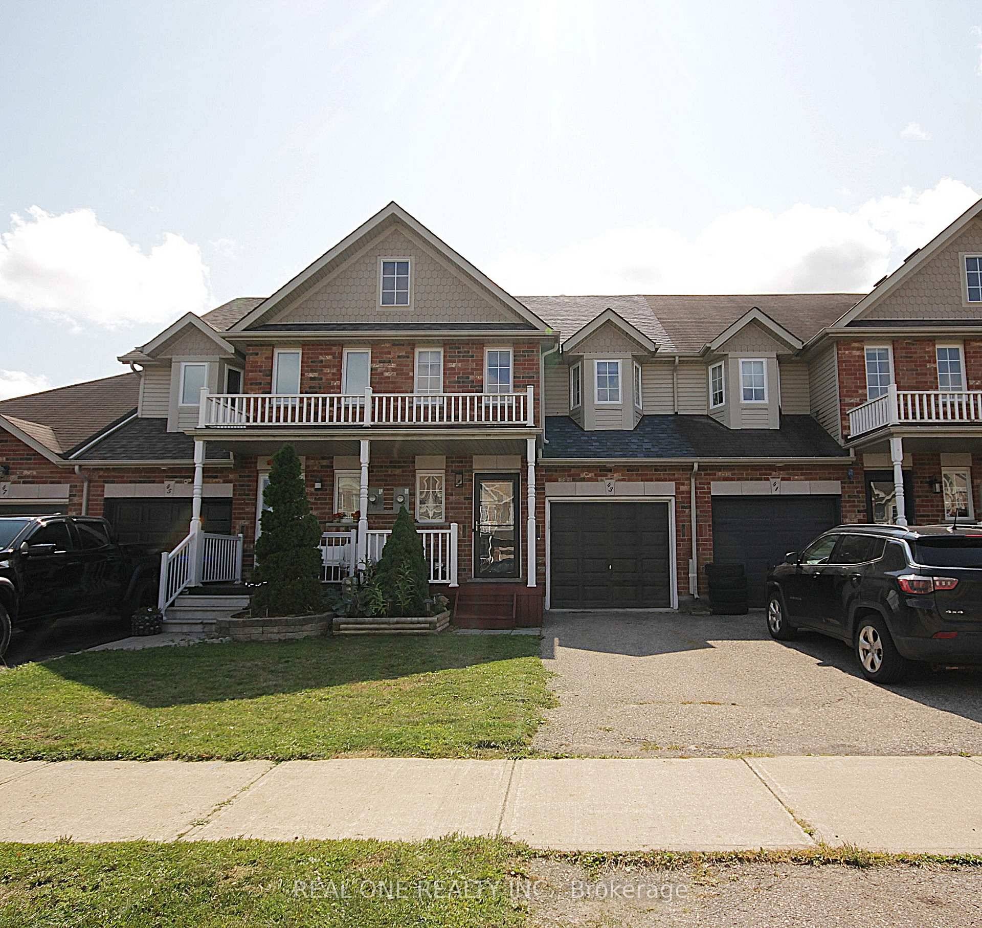 Beautiful 3 Bedroom Freehold Townhouse in Sought After North Alliston.