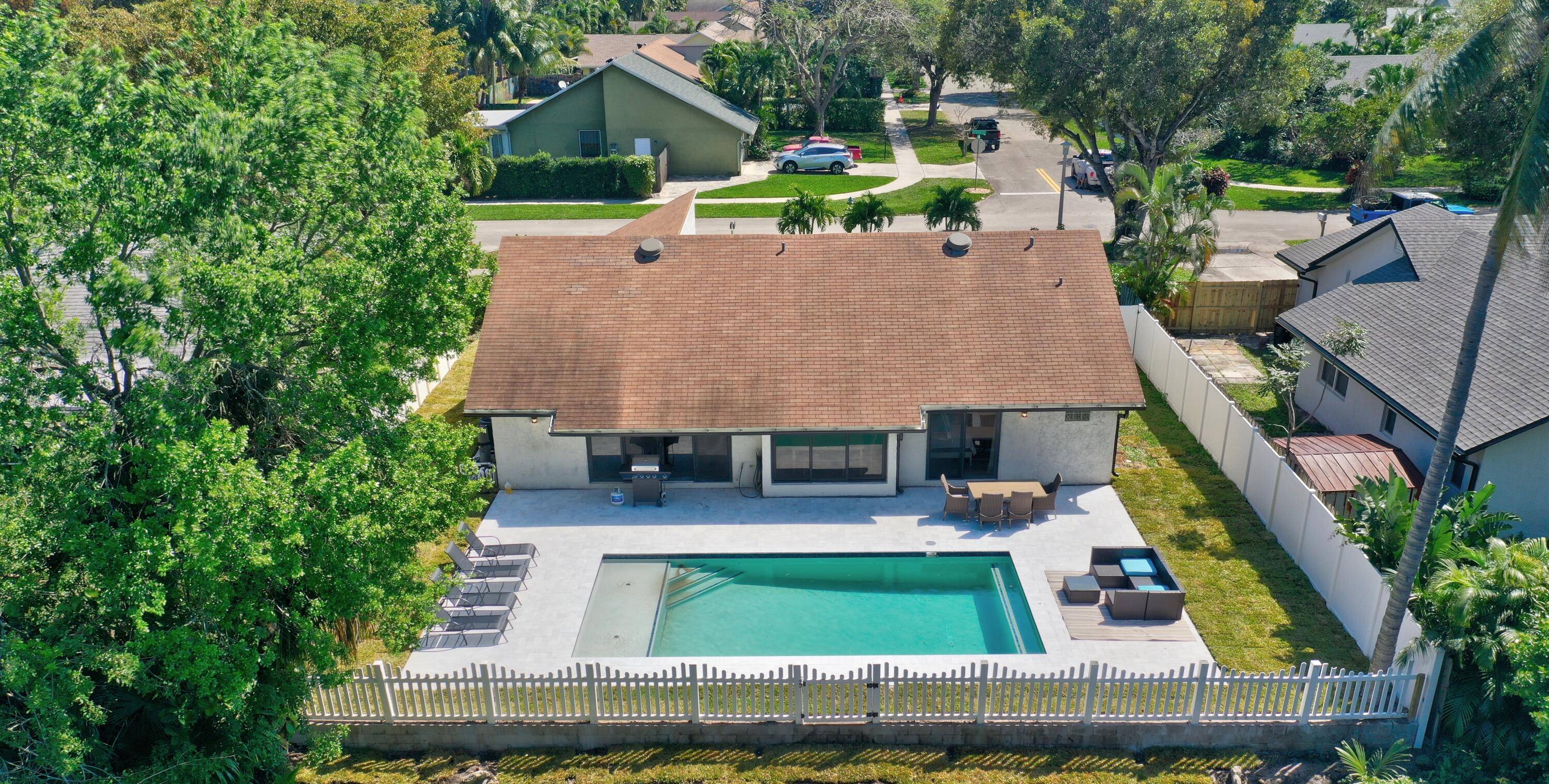 This is a beautifully updated 3 bedroom, 2 bathroom residence in Delray Beach !