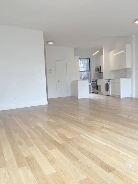 FOR FAST RESPONSE EMAIL STUNNING NEW RENOVATION !