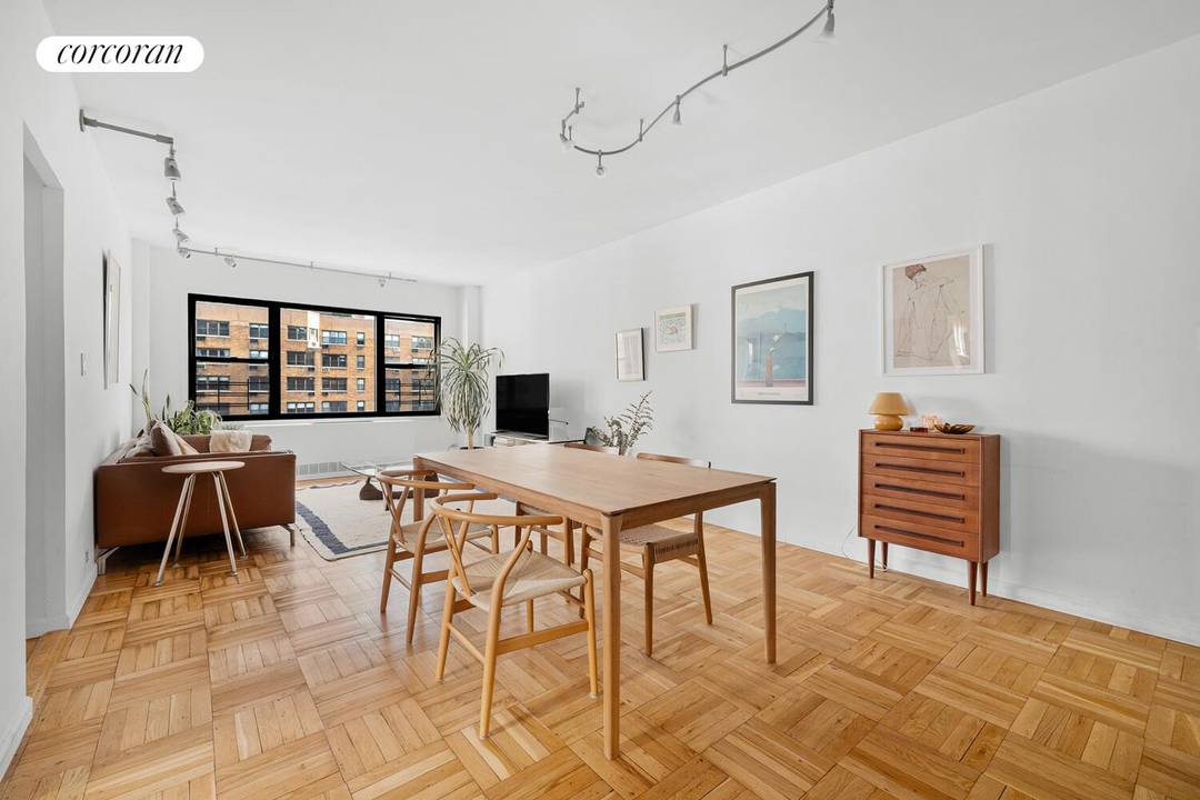 Sunny Penthouse 2 Bedroom with Low Monthlies !