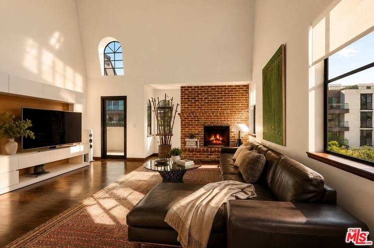 432  S Hamel Rd 2BR Beverly Grove La