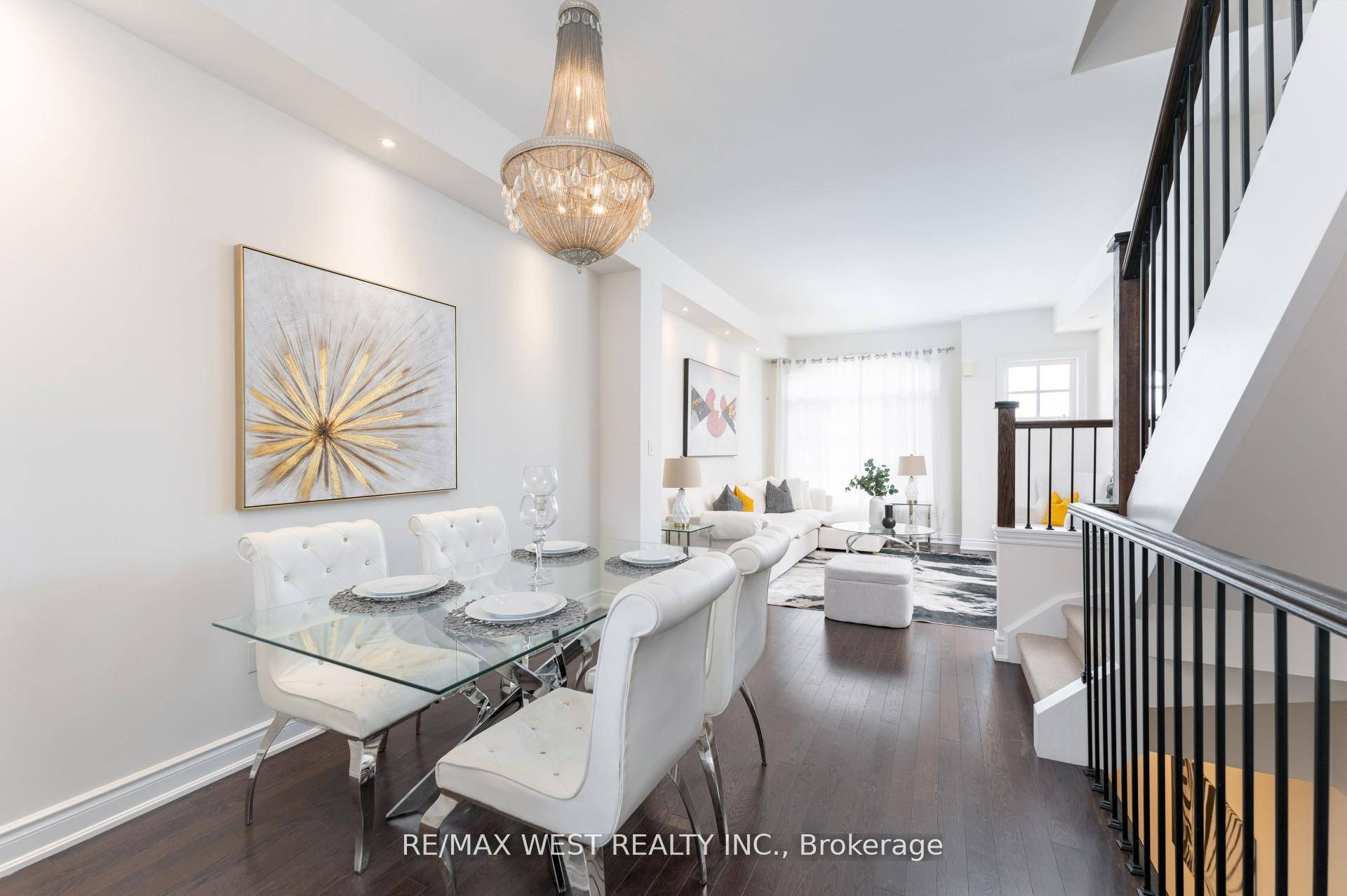 Welcome to 1987 Sq Ft of Bright, Upgraded Living in Prime Oakville Location !