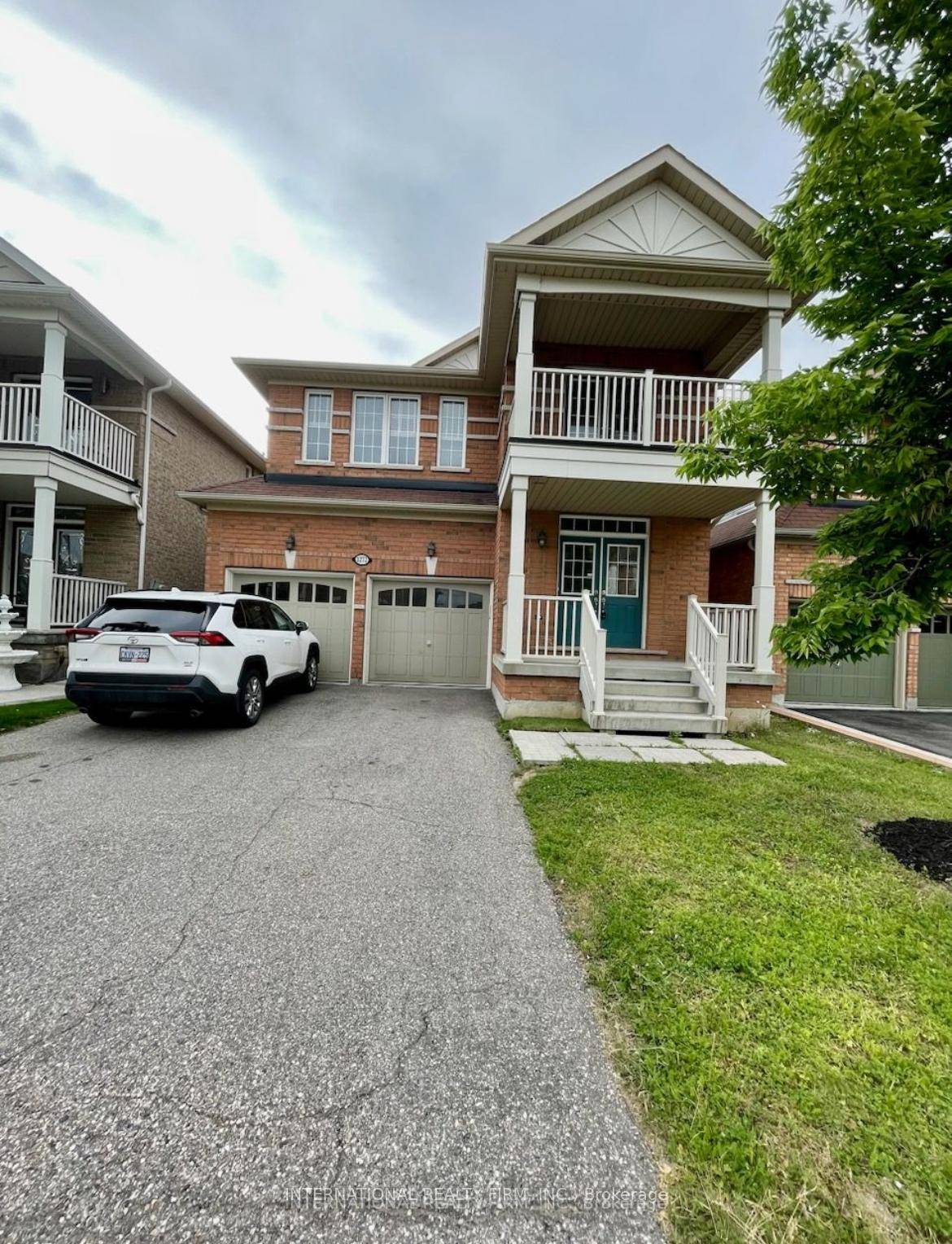 Stunnig Detached in Most Desired Neighborhood in Milton, Carpet Free House Features 4 spacious bedrooms, 4 bathrooms, covered balcony, Mstr bdrm offer luxury Ensuite And Large W I Closet, 2nd ...