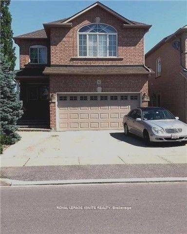 Nicely renovated and freshly painted 1 bedroom unit Large bedroom Separate ensuite laundry for tenants only Bright spacious kitchen combined with spacious living room Prime Woodbridge location, steps to Longo, ...