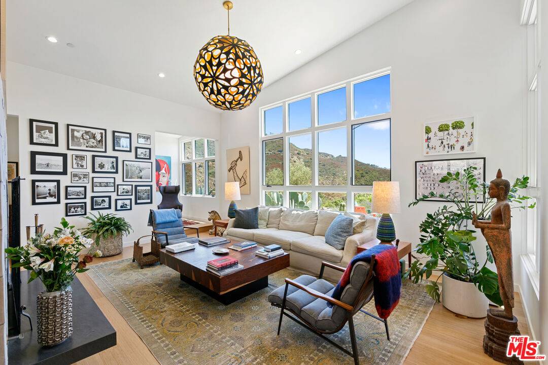 34067 Mulholland Hwy 5.0 Malibu LA