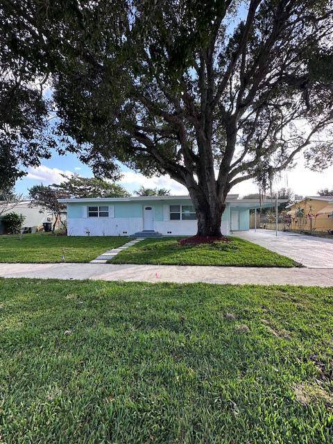 Welcome to this beautiful just renovated single family home, 5 minutes away from one of the most famous and beautiful beaches and down town on palm beach county, everything on ...