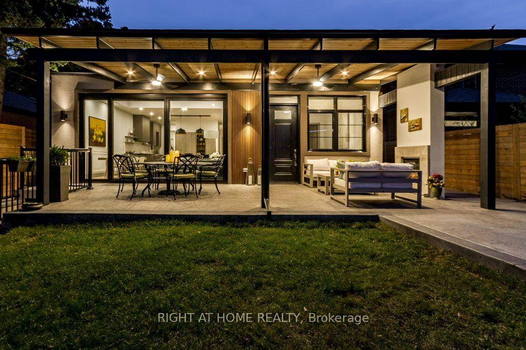 Experience the perfect blend of modern luxury, comfort, and convenience in this newly built architectural masterpiece located in one of Etobicoke's most desirable neighbourhoods.