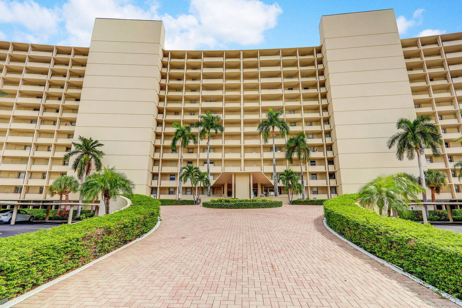 Stunning waterfront condo on the intracoastal waterway now available in North Palm Beach.