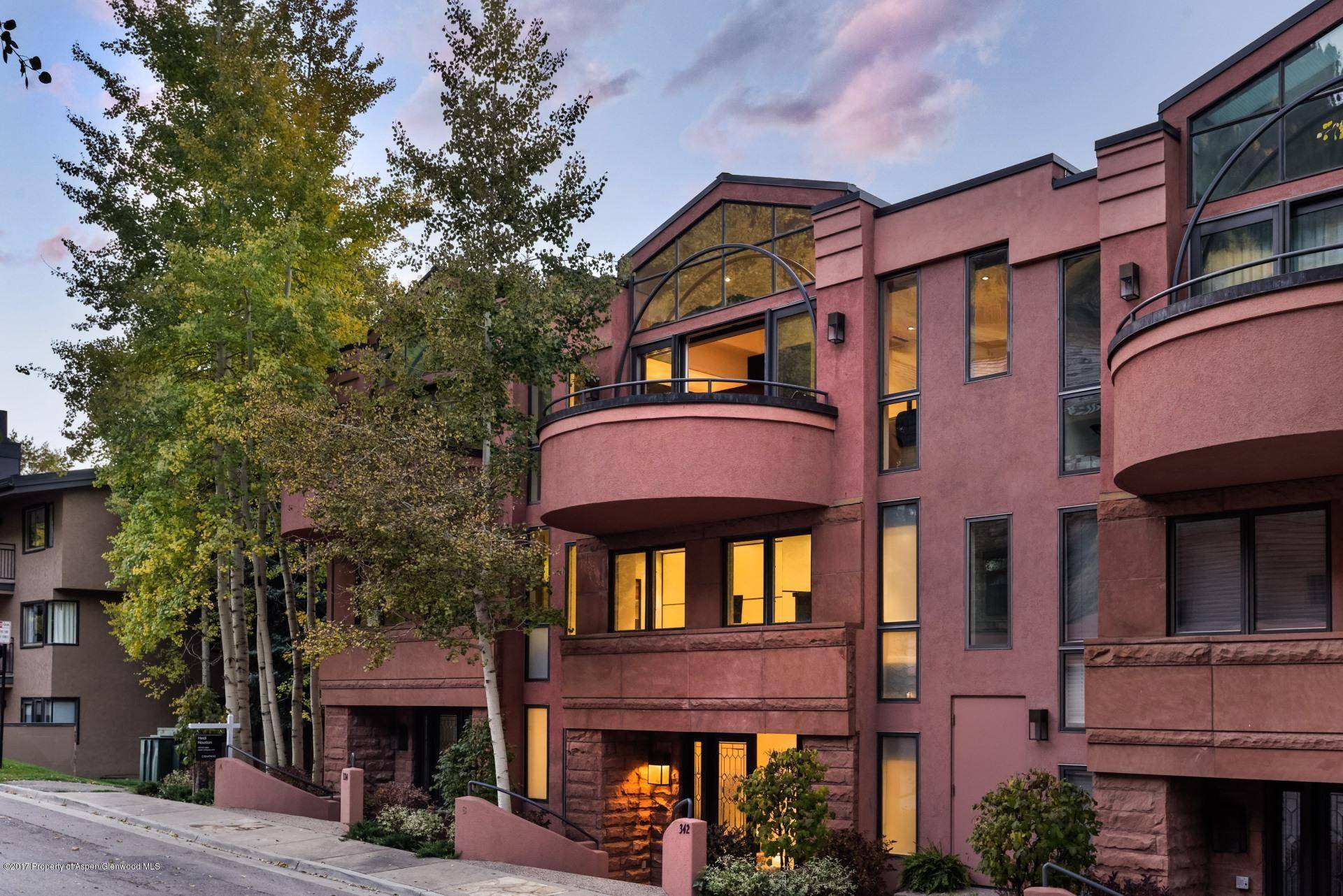 This contemporary style townhome offers easy ski access to Aspen's premier ski mountain.