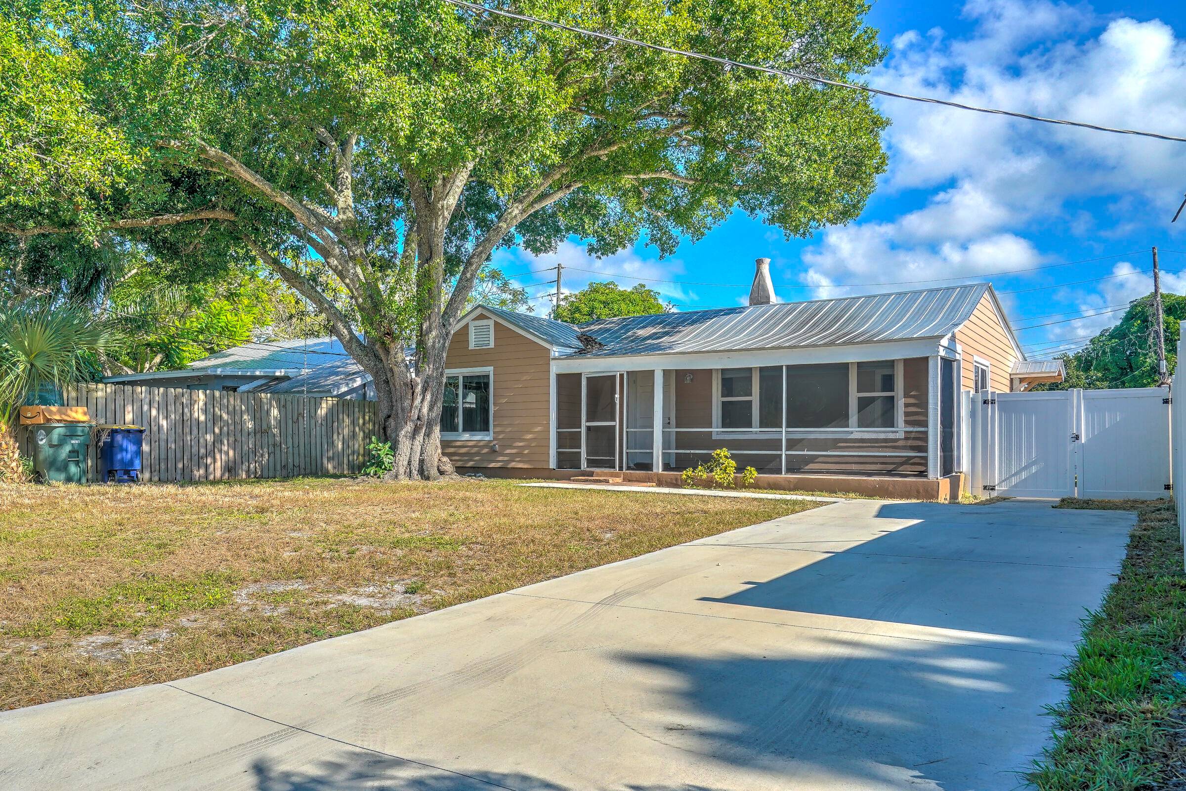 Perfect starter home or investment opportunity !