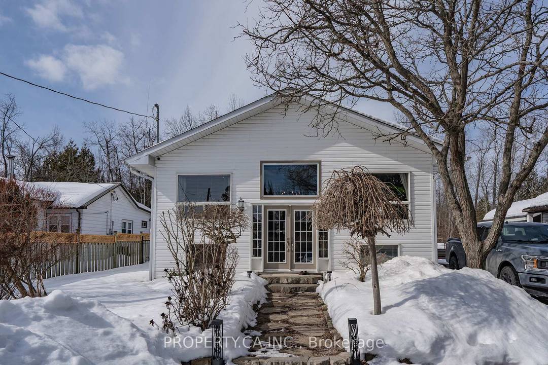 Lakeside Luxury Meets Everyday Comfort Your Perfect Escape !