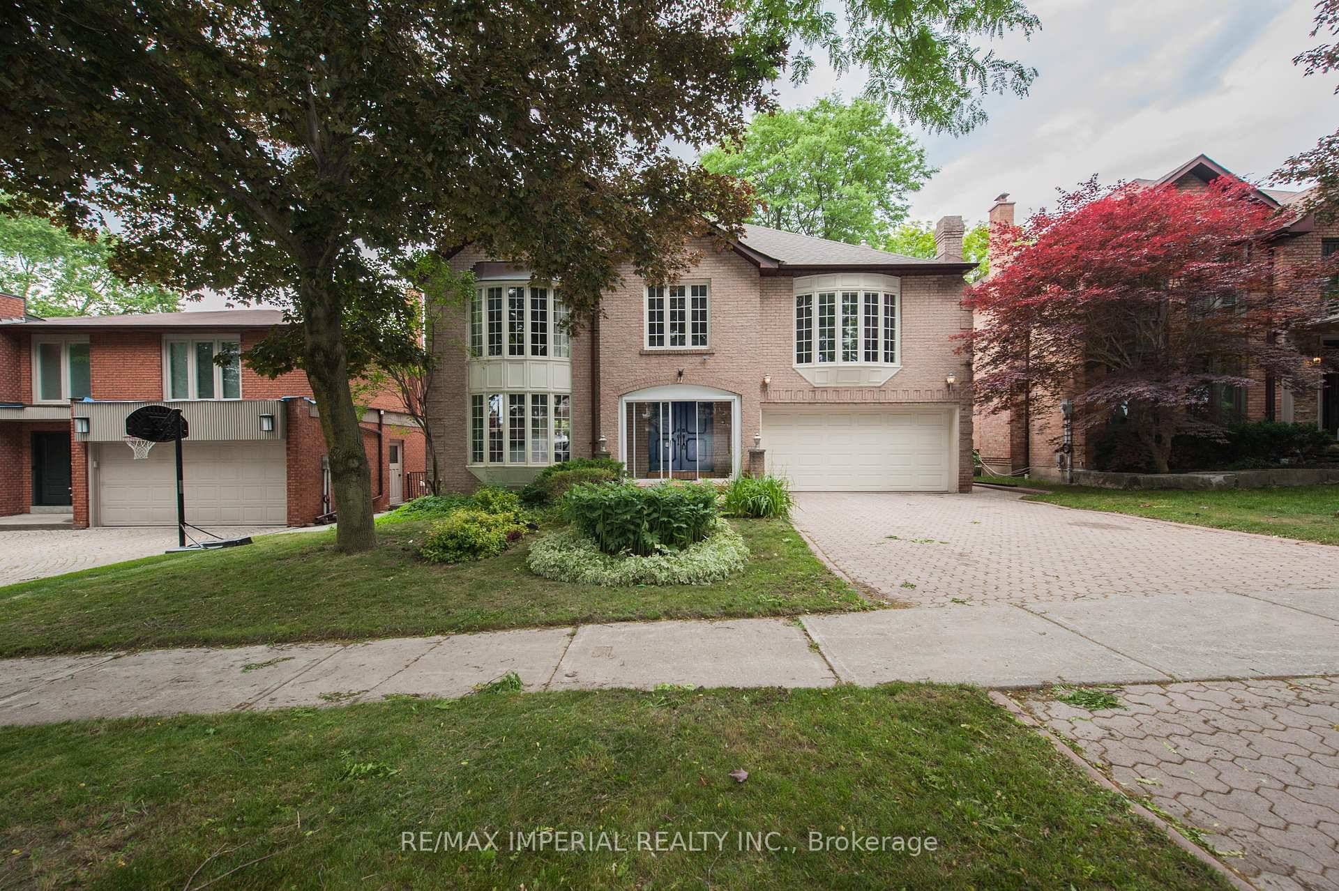 Beautiful Executive Family Home Large Principal Rooms In The Bayview Leslie York Mills Area.