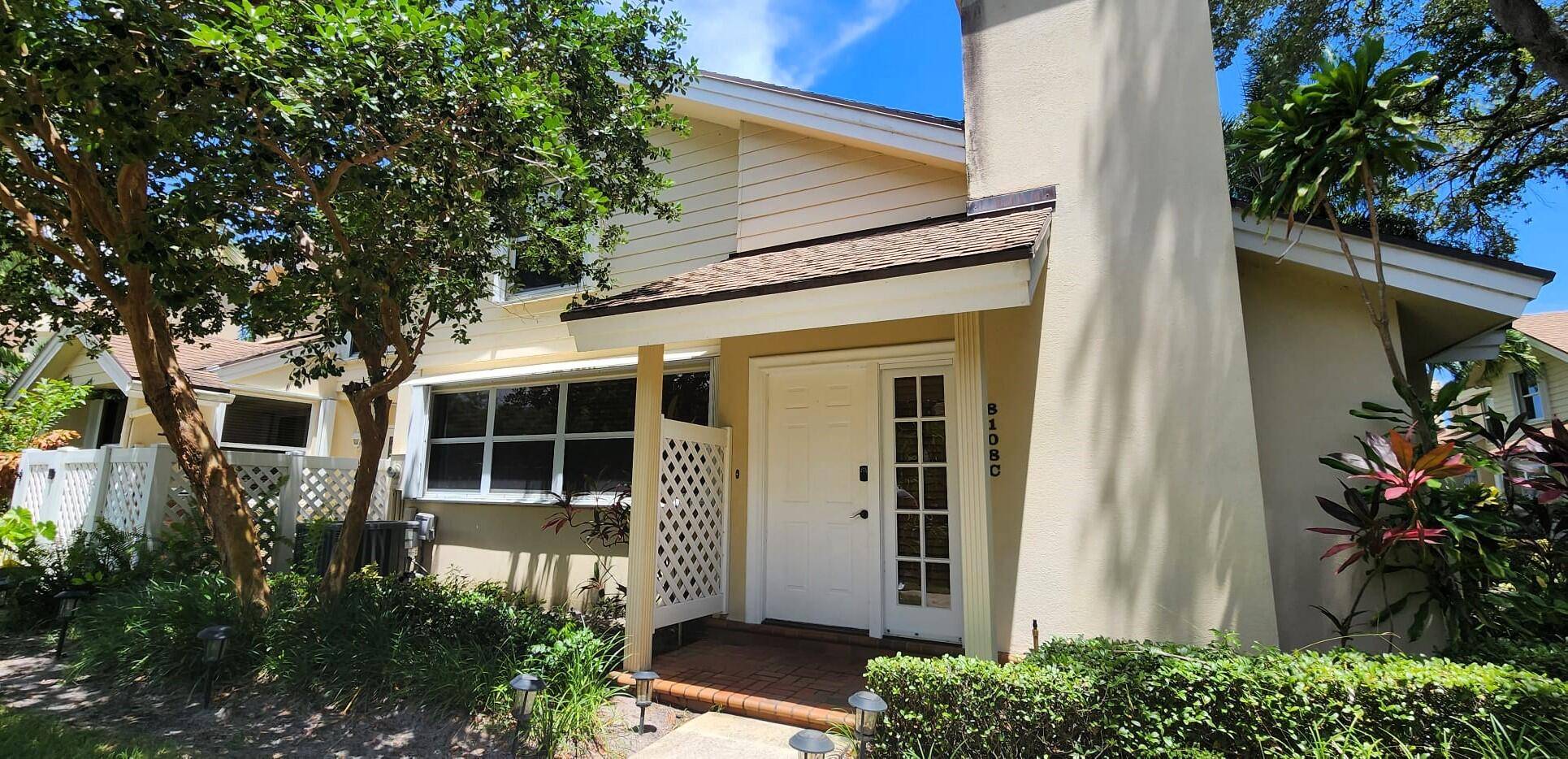 Beautiful 3 2 townhome in the desirable gated community of Wellesley at Lake Clarke Shores.
