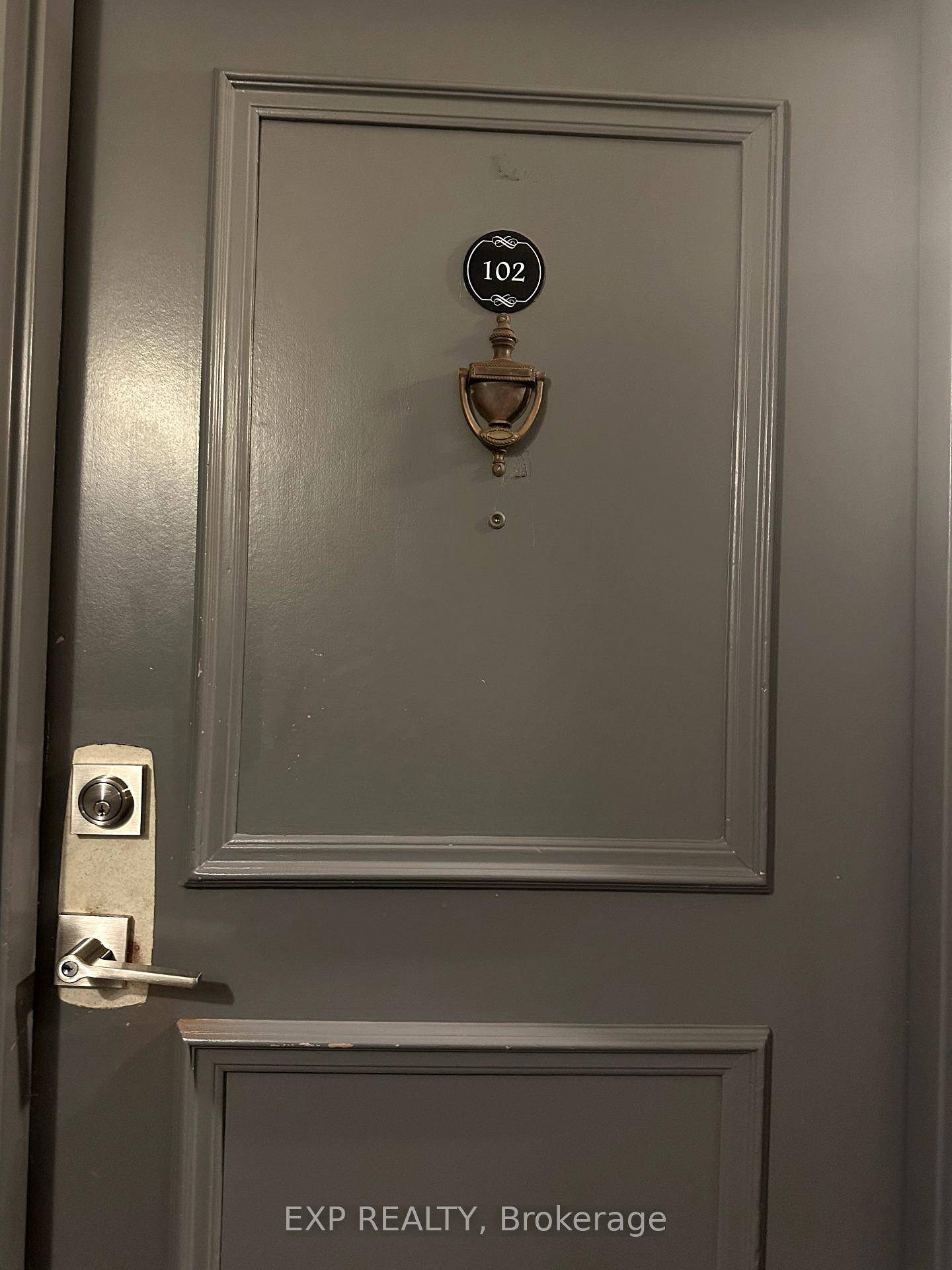 EXCELLENT LOCATION CLOSE TO TTC, SHOPPING CENTERS, SCHOOLS, SUBWAY, SPACIOUS BRIGHT GROUND FLOOR UNIT, VERY WELL MAINTAINED BUILDING, SURROUND BY RICH GREENSPACE