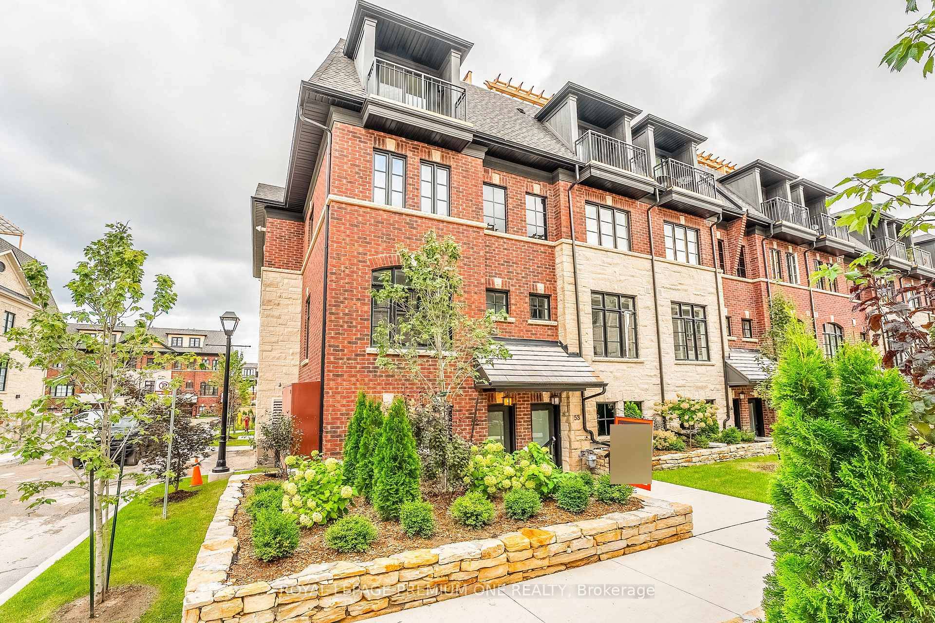 Limited Time Promotion Enjoy 1 Month FREE Rent with a 1 Year Lease !