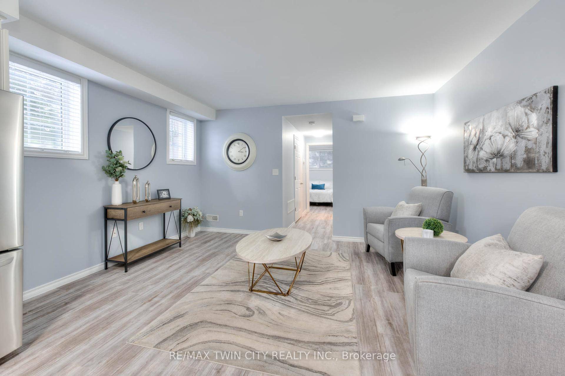 Welcome to 36A 931 Glasgow Street, a vibrant and move in ready unit in an unbeatable location !