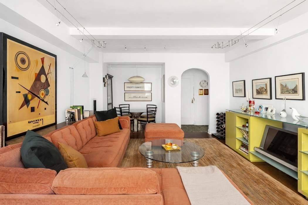 At the crossroads of elegance and history stands 2 Horatio Street, one of the West Village s most beloved prewar cooperatives, designed by the esteemed architect Emory Roth and developed ...