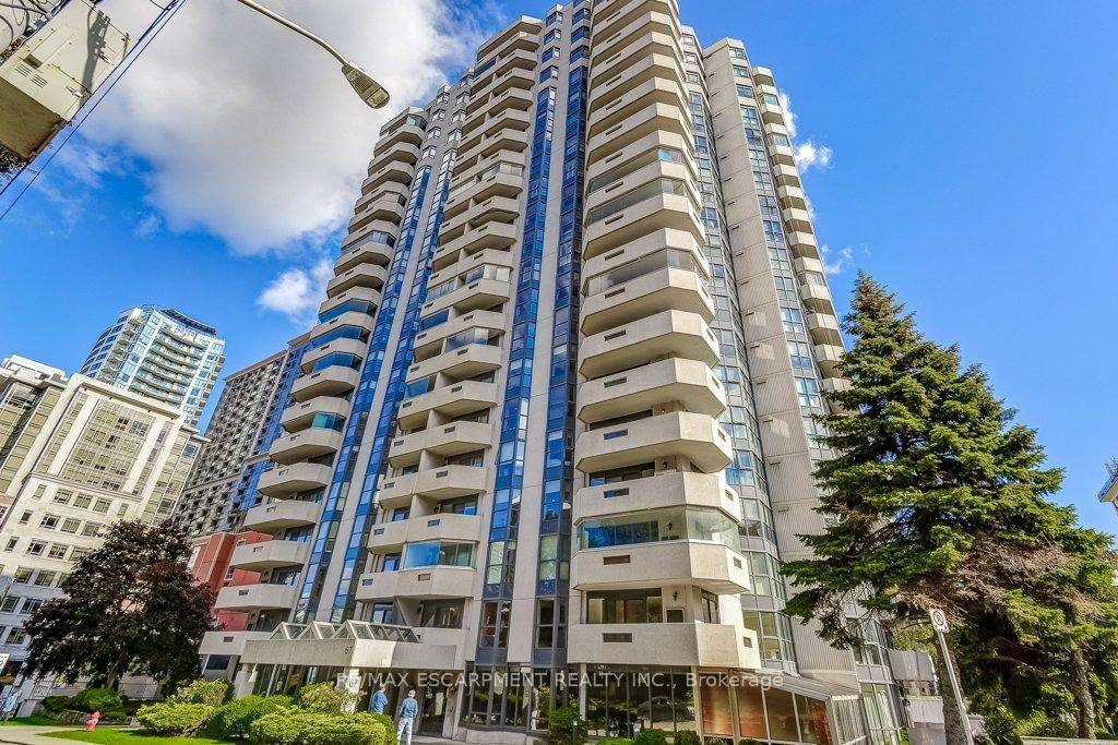 Luxury living meets modern style in this beautifully updated 2 bedroom, 2 bath suite at Bentley Place in the heart of the Durand neighbourhood.