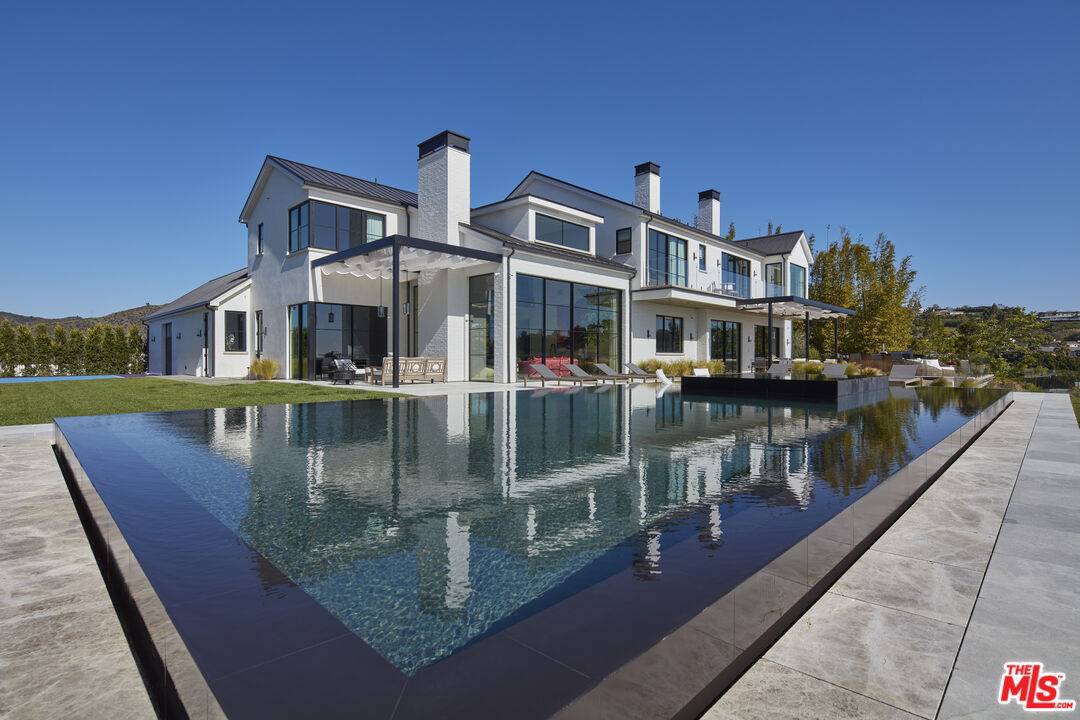 890   LINDA FLORA DR Brentwood LA