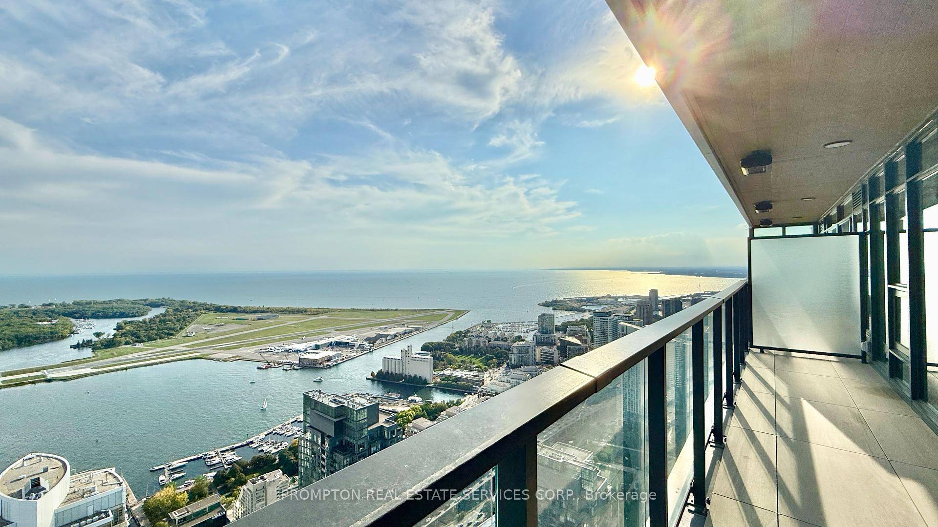 Brand New Luxury Condo at Concord Canada House Toronto Downtowns Newest Icon Beside CN Tower and Rogers Centre.