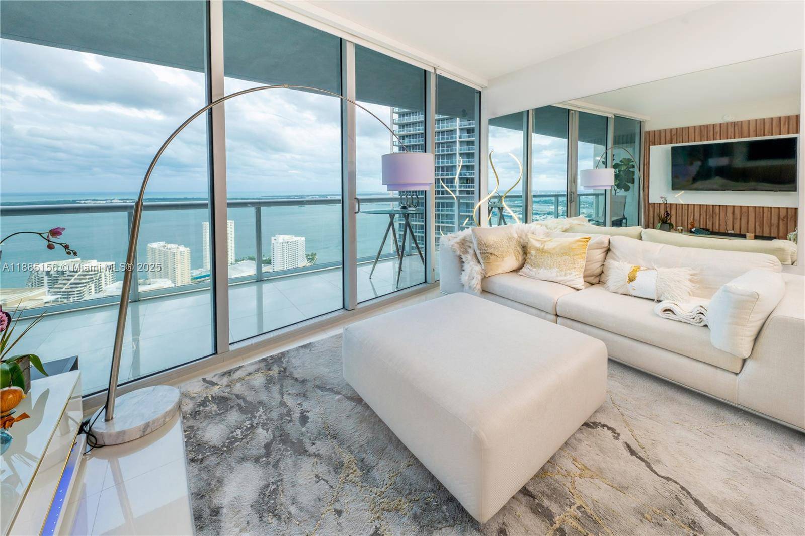 Icon Brickell 2 Bed Den Ocean amp ; Bay Views Stunning 2BR den, 2BA unit with spectacular water views from every room.