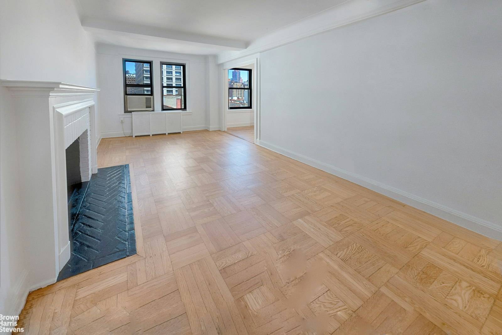 Price to Sell ! One Bedroom, One Bath Separate Dining Area.