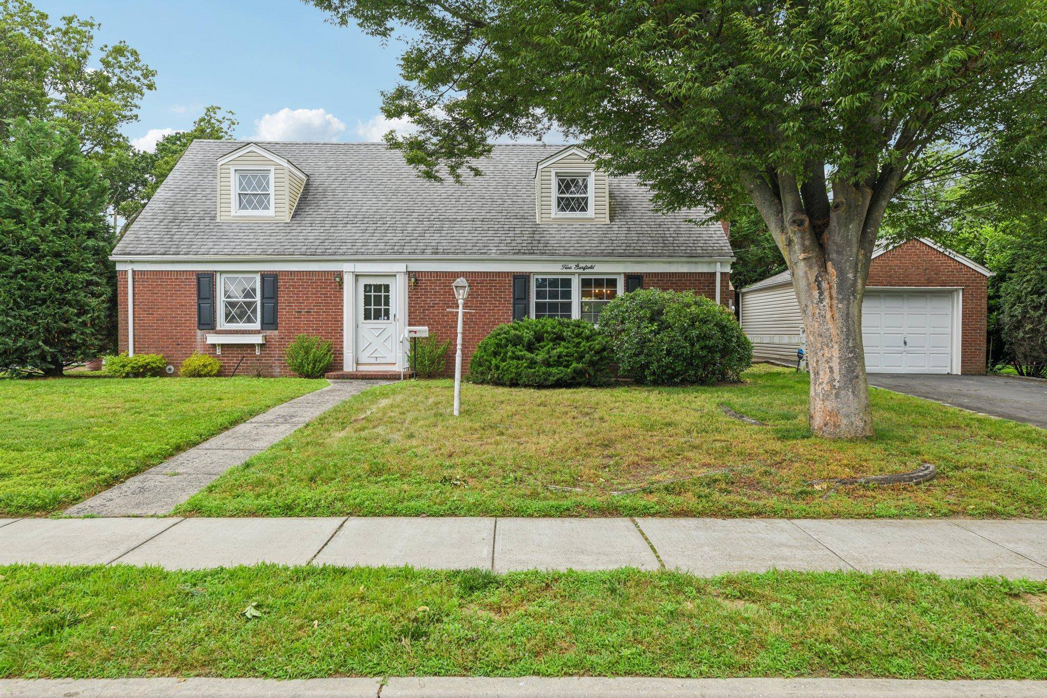 Expanded Cape with Curb Appeal amp ; Endless Possibilities !
