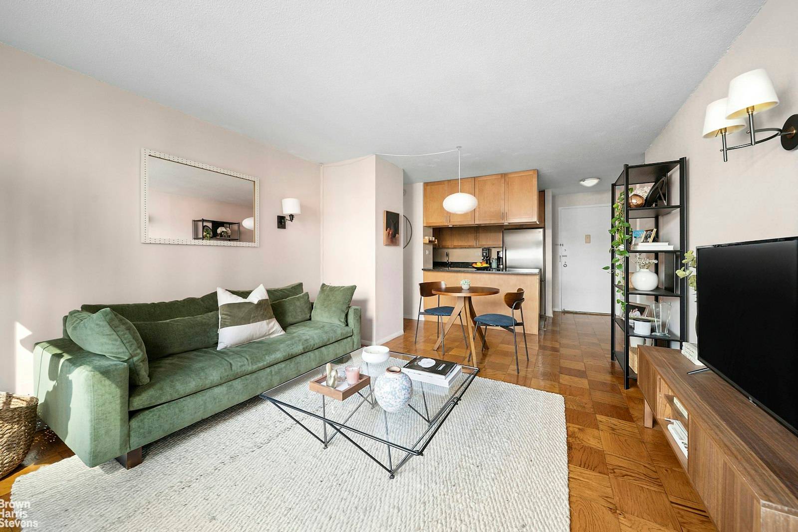 Prime Lincoln Square Sun Filled One Bedroom Beauty This bright and stylish one bedroom, one bath apartment offers the perfect combination of comfort and convenience in the heart of Lincoln ...