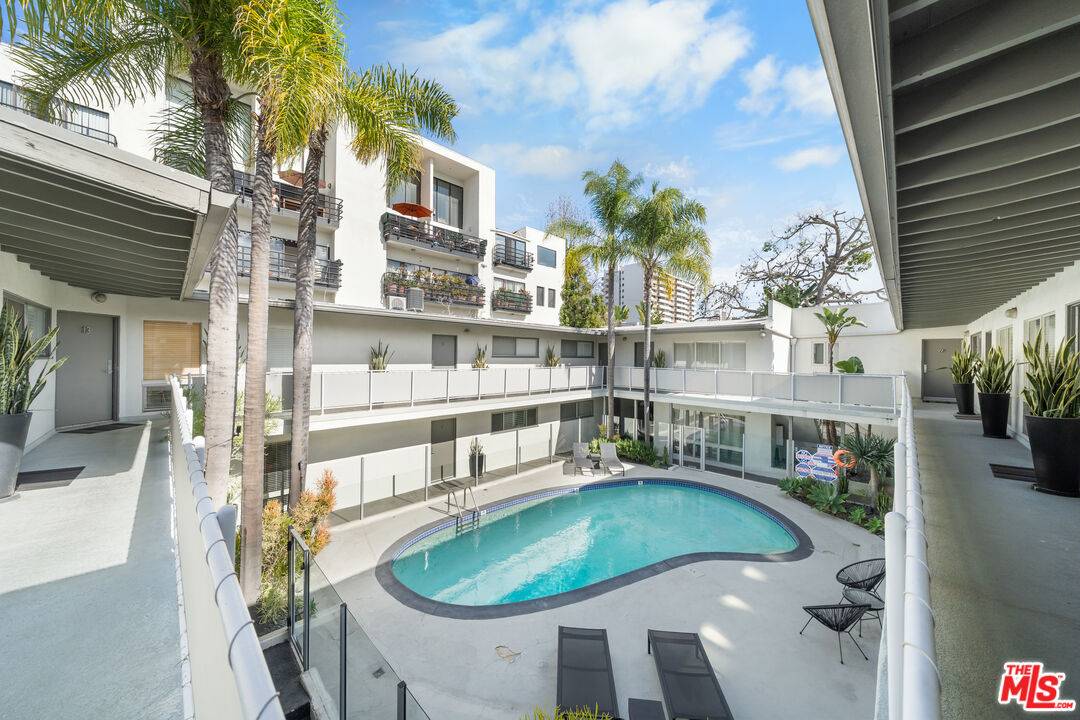 1145   Larrabee St 2BR Sunset Strip La