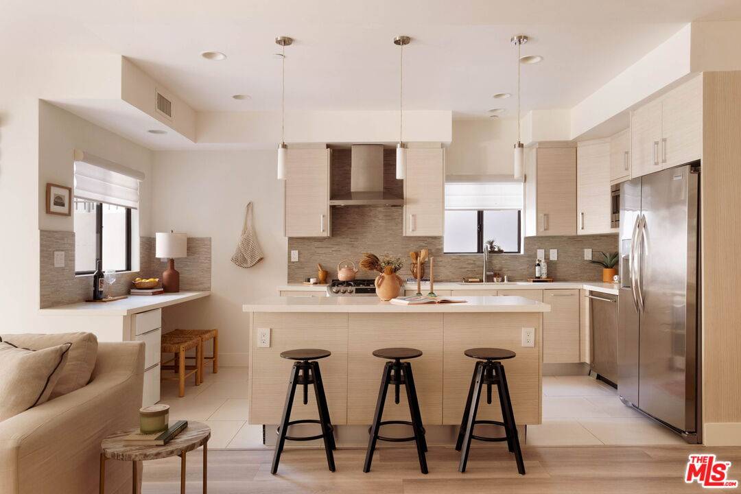 11811 Kiowa Ave 3BR Brentwood La