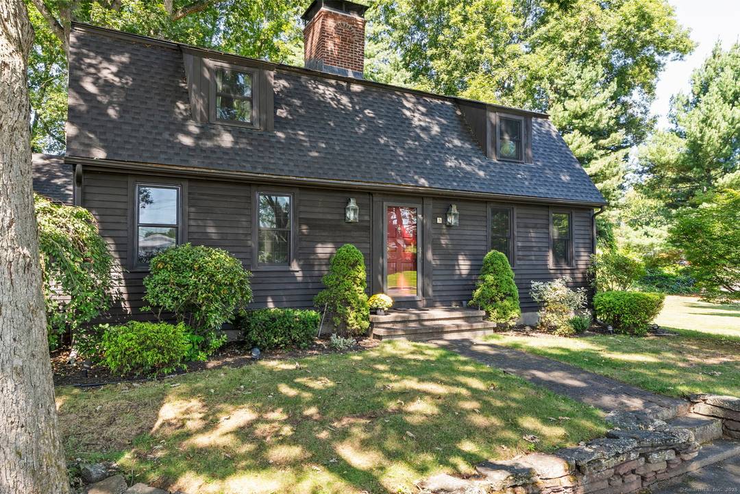 Built by renowned Wethersfield homebuilder H.