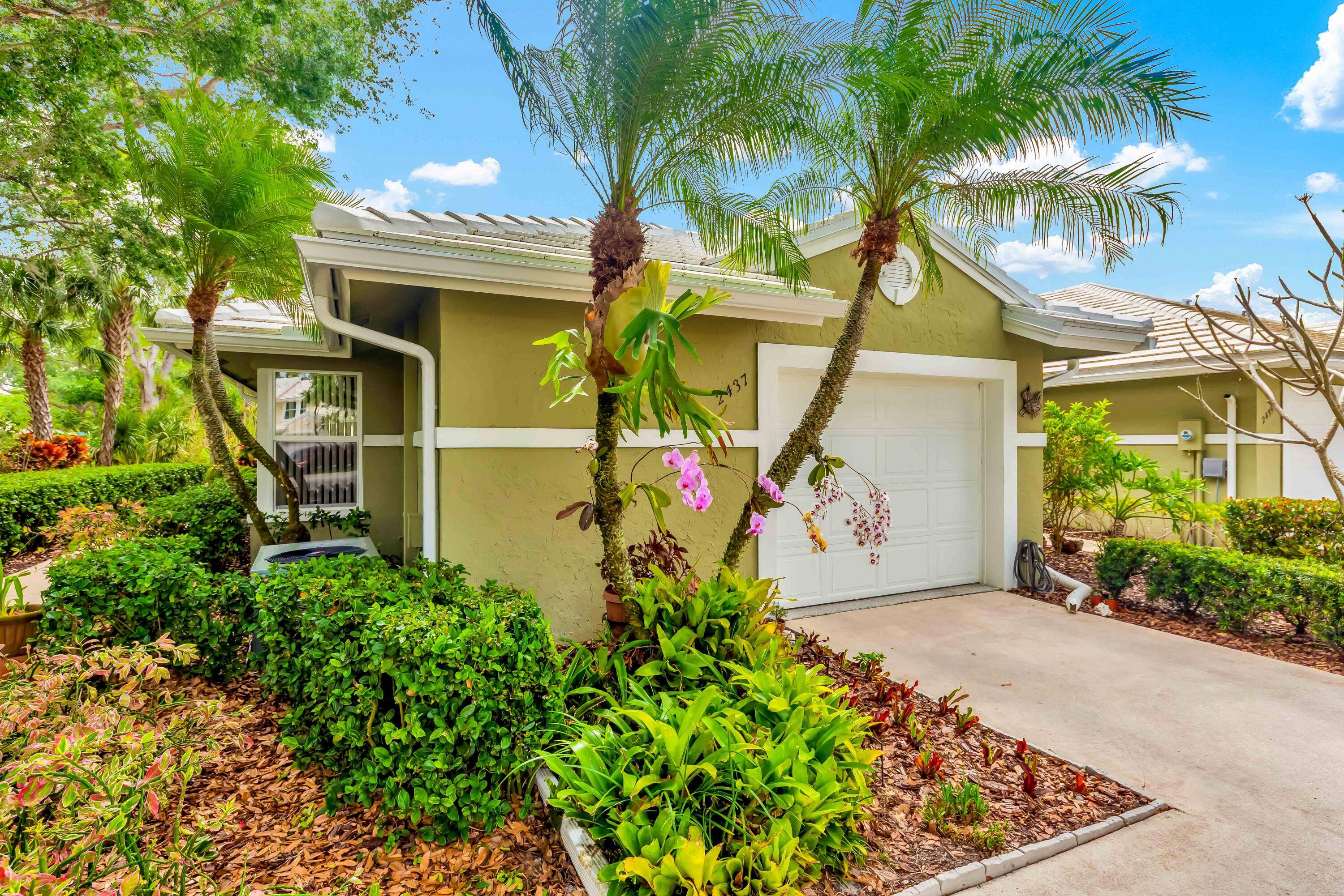 Enjoy effortless living in the desirable Monarch Country Club !