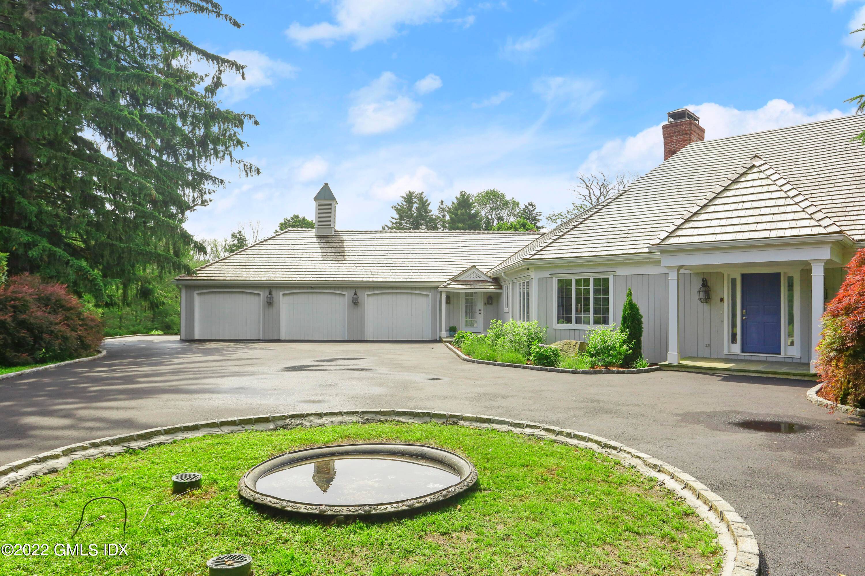 This is the complete package Gracious updated 5 bedroom, 4.