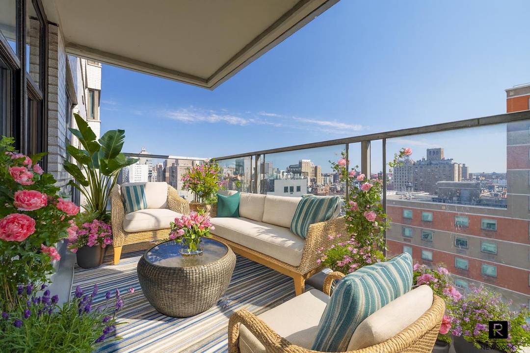 Dream home OPEN VIEWS plus private OUTDOOR SPACE !