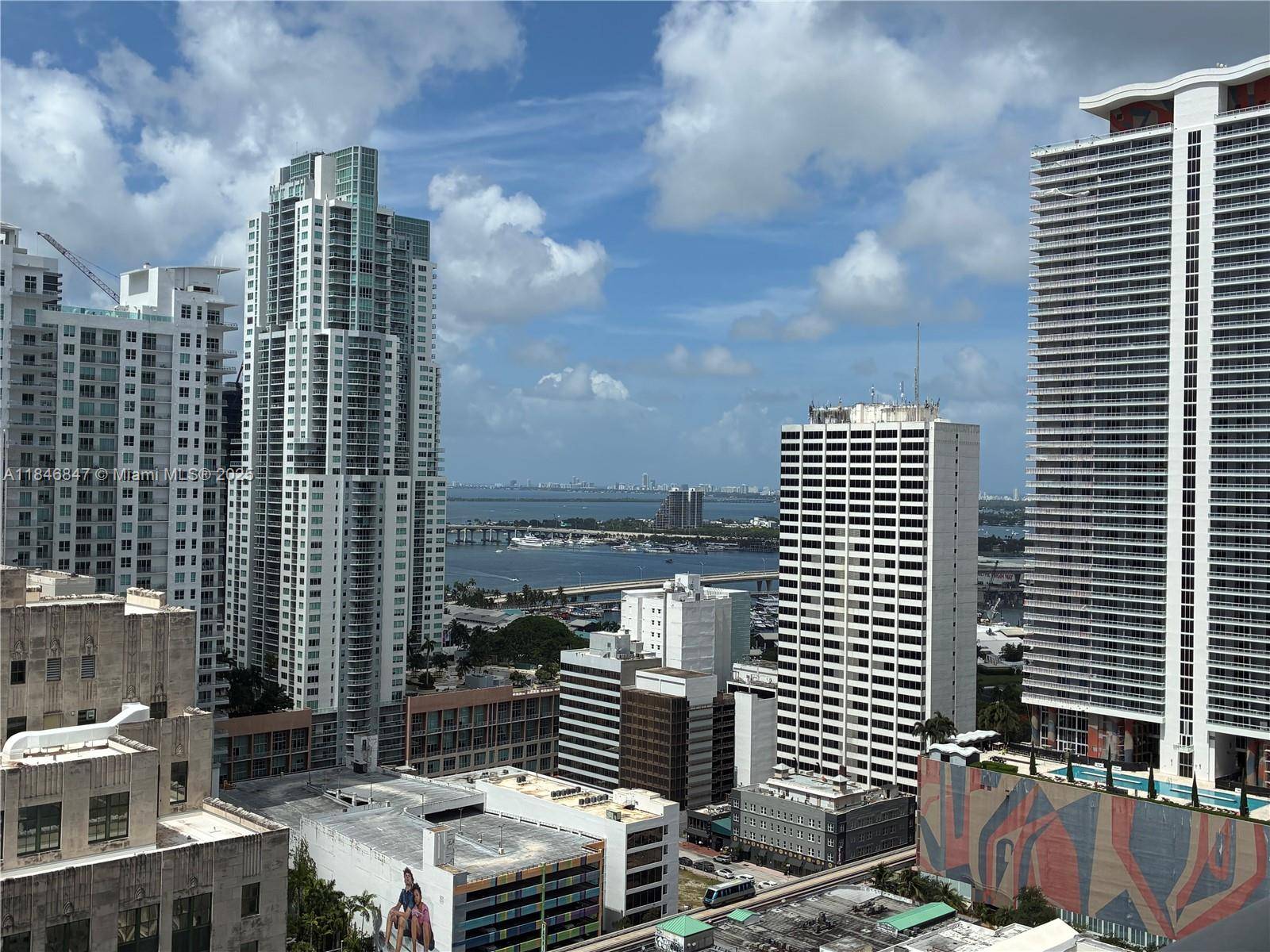 GREAT OPPORTUNITY TO OWN AN APARTMENT WITH AMAZING VIEW IN DOWNTOWN MIAMI !