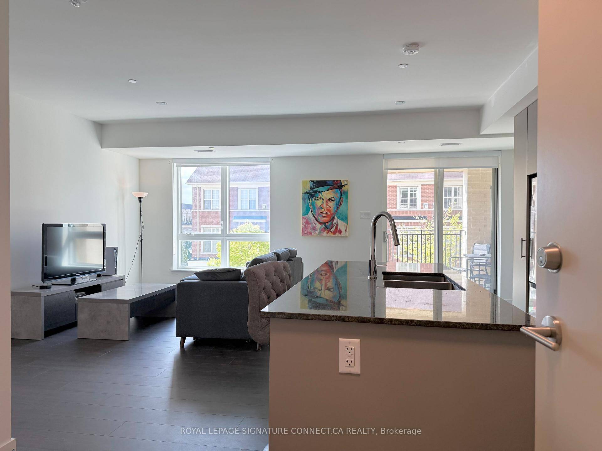 Boutique living in the quaint Courtyards of Cathedraltown !