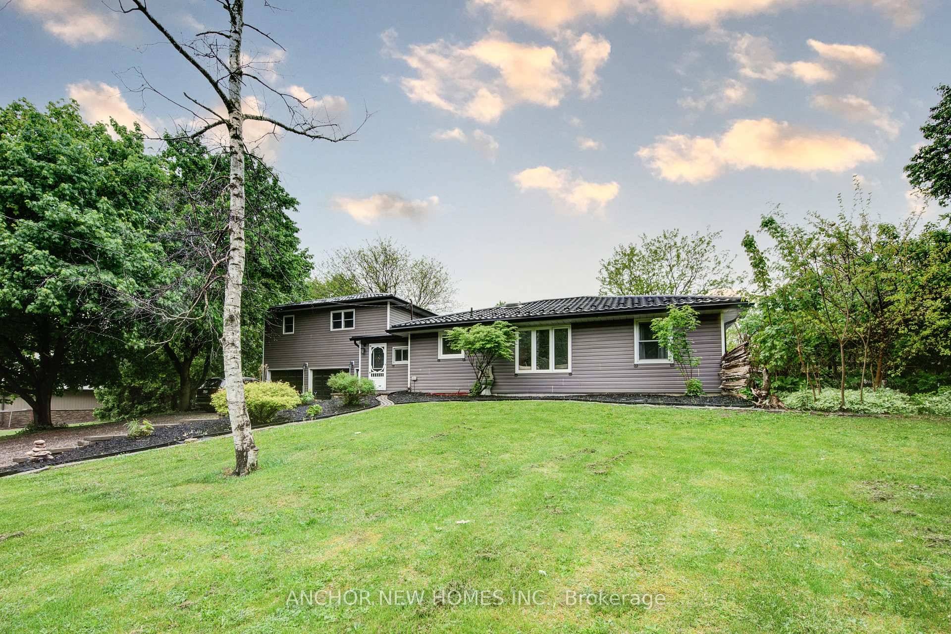 Rare 2. 6 Acre Country Oasis Minutes to 401, Move In Ready !
