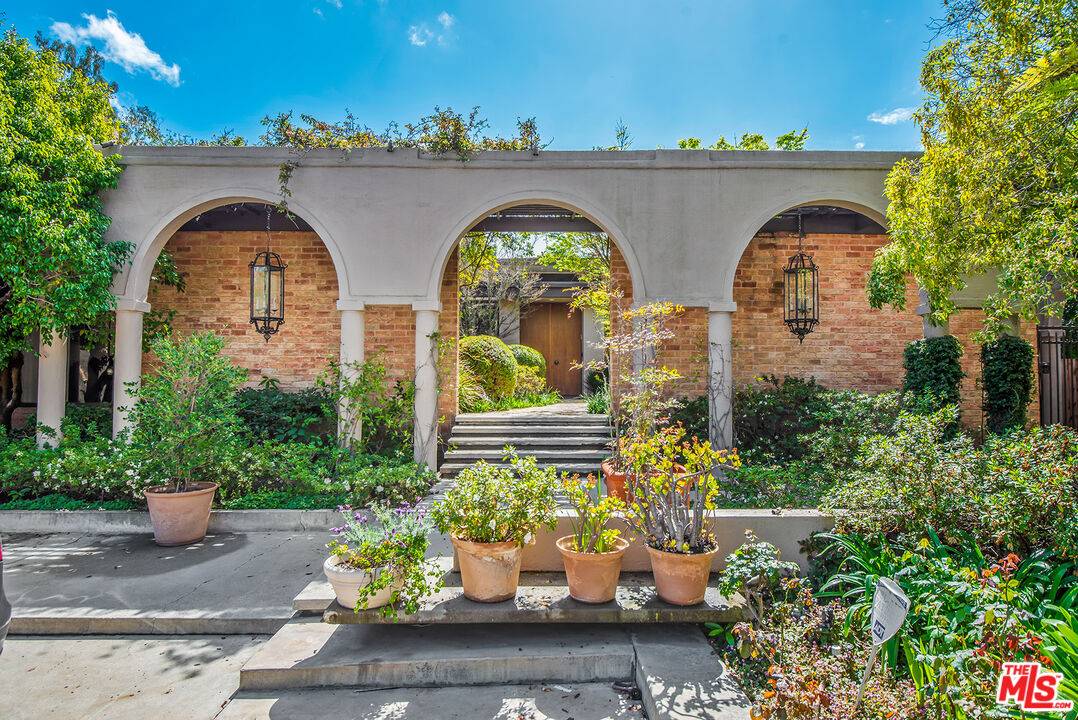 1018 SUMMIT DR 5BR Beverly Hills Post Office | B.H.P.O. La