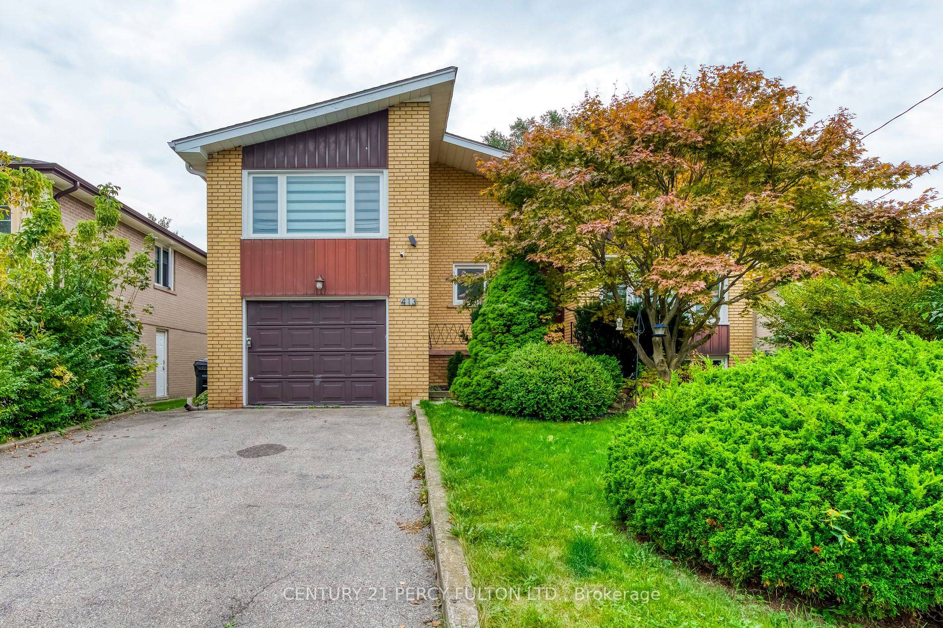 An impressive and expansive three bedroom plus one detached home in North York, fully furnished and situated on a 50 by 130 lot in the heart of the neighborhood.