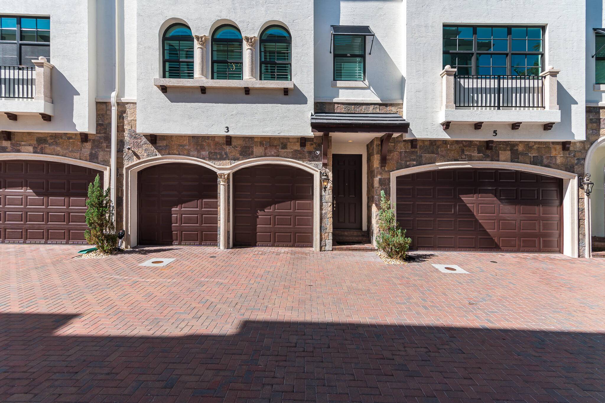 Newer luxury townhome in Case Del Mar, a gated waterfront community on the intracoastal waterway in Boynton Beach !