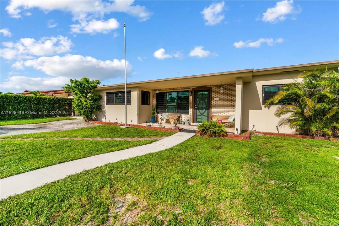 Welcome to your private oasis in the heart of South Florida !