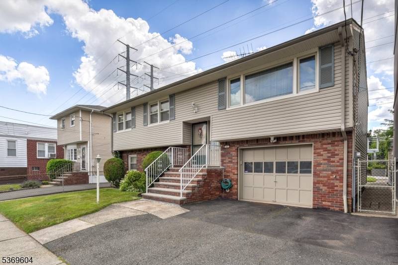 Welcome to this spacious 4 bedroom split level home offers the perfect blend of efficiency, comfort, and flexibility for today's lifestyle.